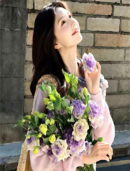 文化分析：《彩蛋大屠杀》中的剧情的情节发展与悬念设置 理解作品的时代背景与文化语境